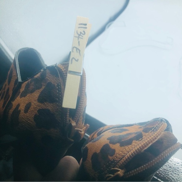 Banana‎ republic calf hair  leopard print 7… - Picture 10 of 10